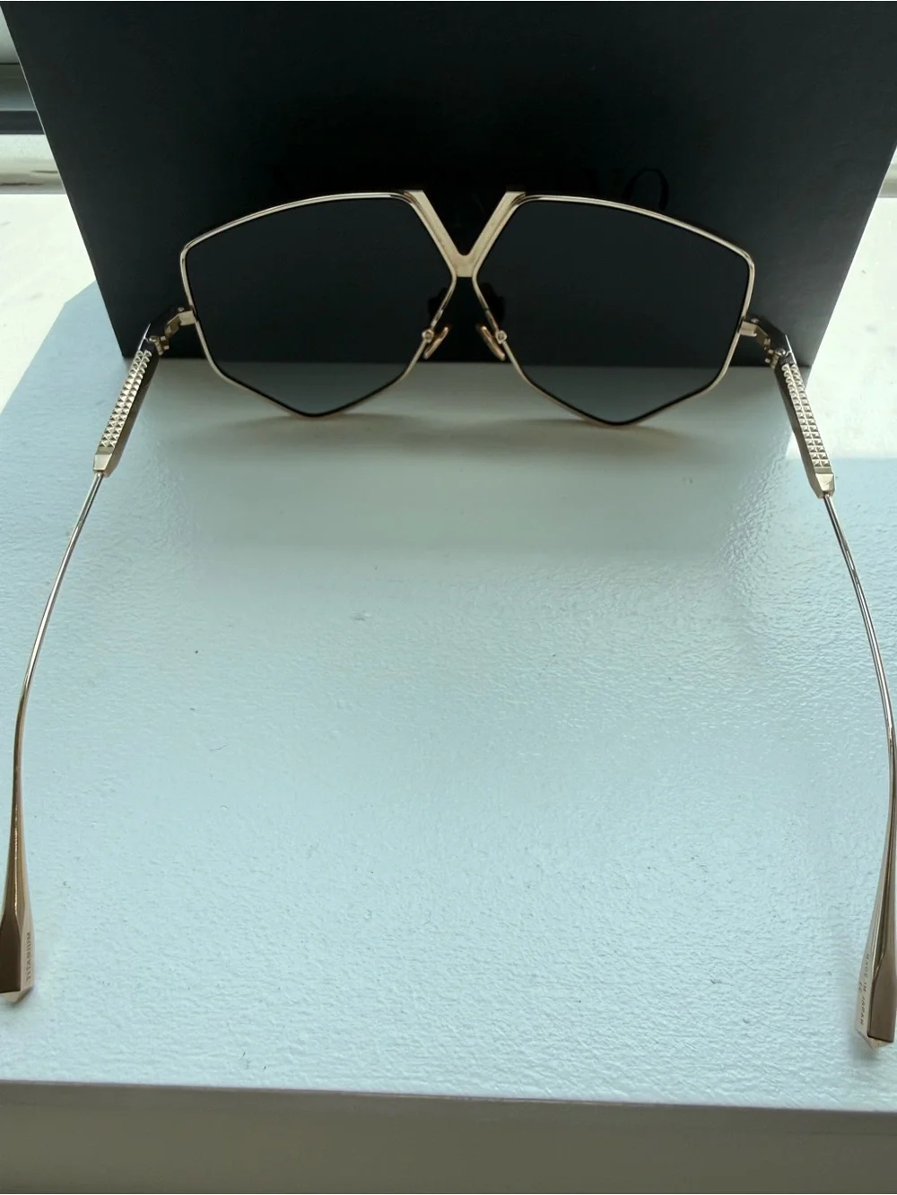 Valentino VLS-115A Gold Geometric Shield Sunglasses Gray Gradient | New - Picture 3 of 8